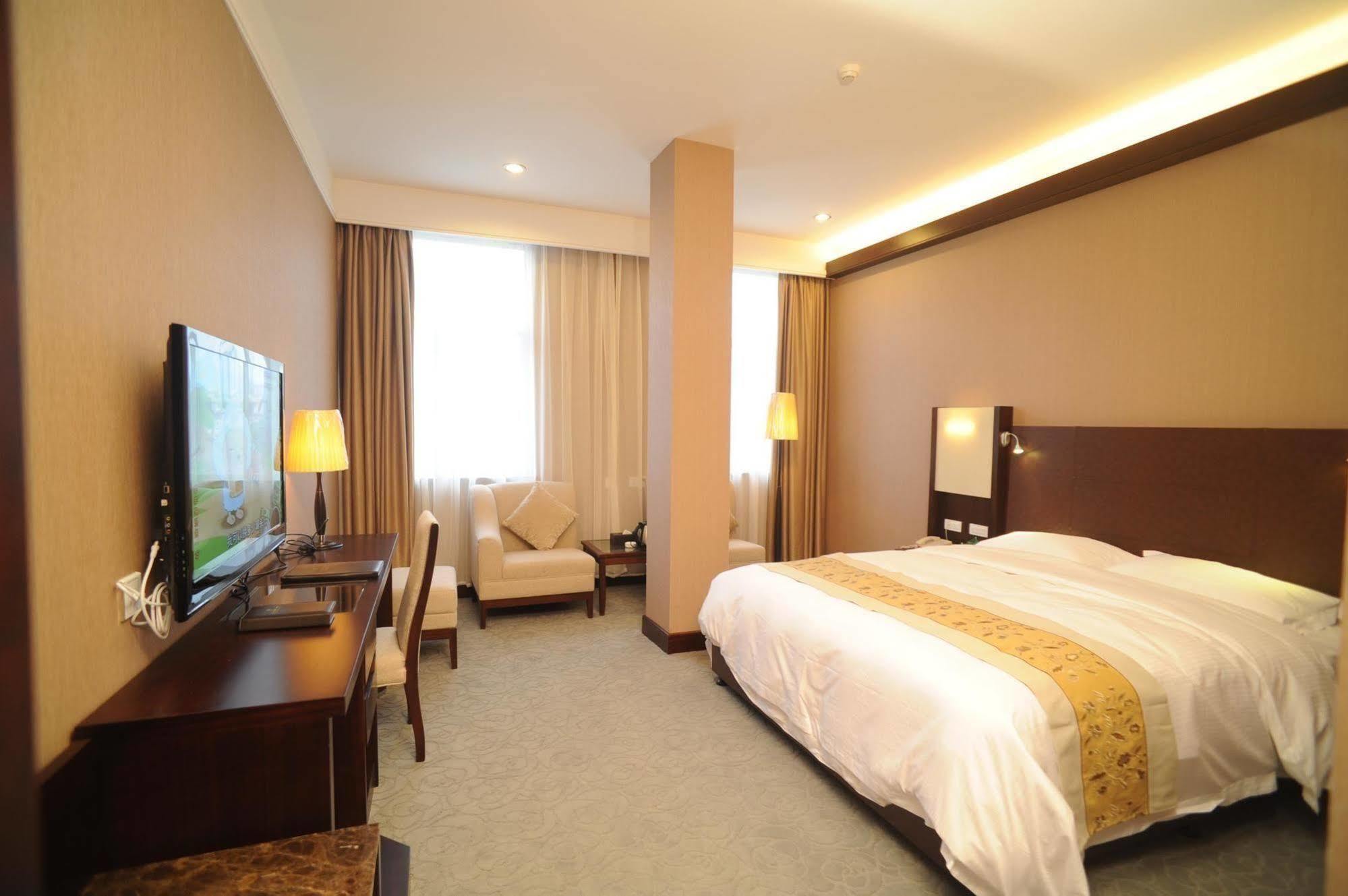 Golden Dragonball Hotel Гуйлинь Номер фото