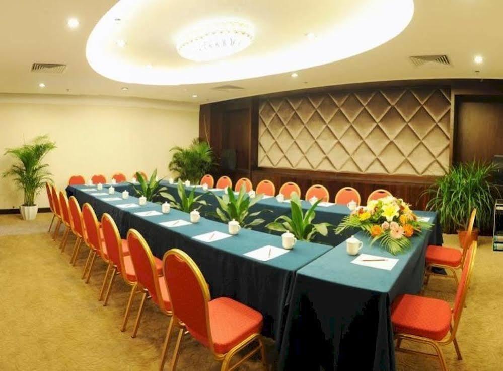Golden Dragonball Hotel Гуйлинь Экстерьер фото