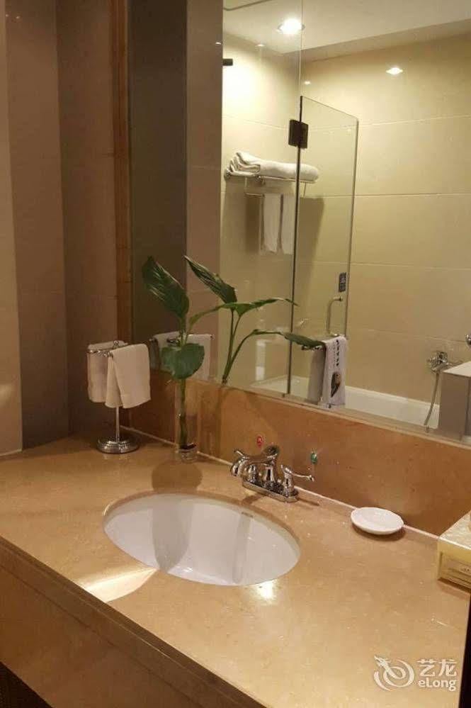 Golden Dragonball Hotel Гуйлинь Экстерьер фото
