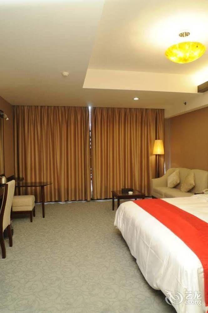 Golden Dragonball Hotel Гуйлинь Экстерьер фото