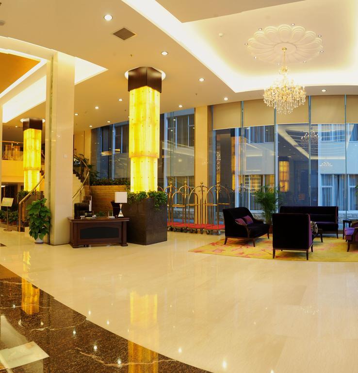 Golden Dragonball Hotel Гуйлинь Экстерьер фото